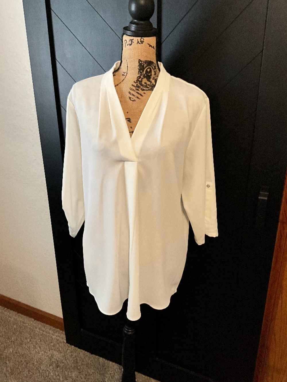 V neck white tunic excellent size L